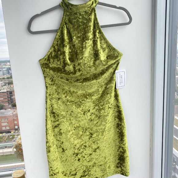 Hottie Couture Women's Green Velvet Sleeveless Halter Neck Bodycon Mini Dress - Picture 2 of 7